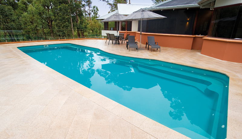 Fiberglass pool 48380