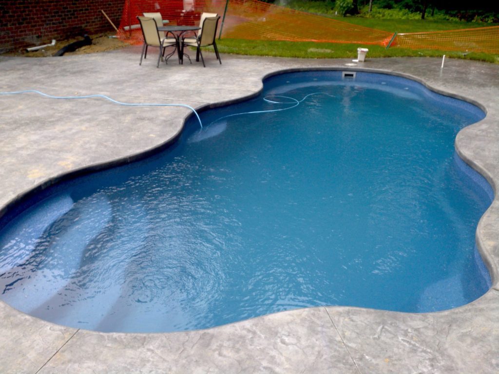 Latham fiberglass swimming pool 48381