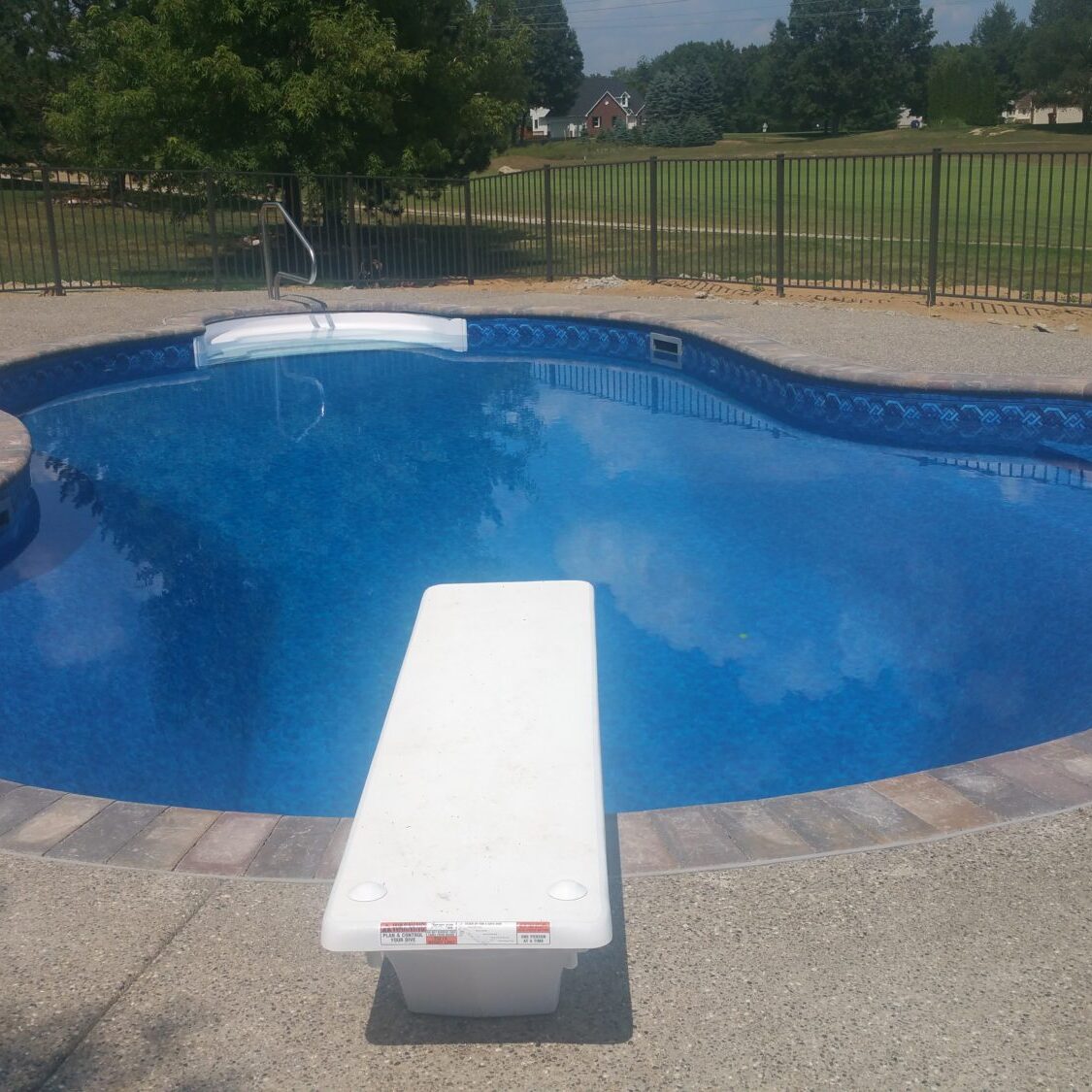 Install an above-ground pool - Installation of the liner (4/6) 